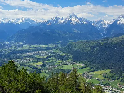 Ausblick über Bischschofswiesen zum Königssee