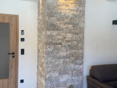 Steinwand Wohnbereich