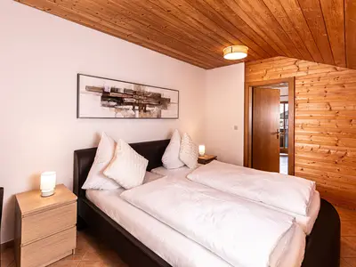 Schlafzimmer mit Doppelbett Fewo Watzmann Family