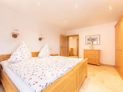 Schlafzimmer mit Doppelbett Fewo Watzmannblick