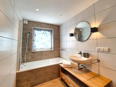 Bad mit Badewanne Fewo Berghäusl