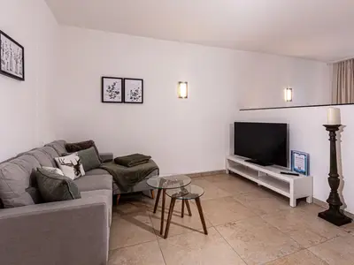 Gemütliche Sofaecke mit TV Fewo Alpennest