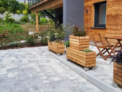 Gästeparkplatz vor der Terrasse