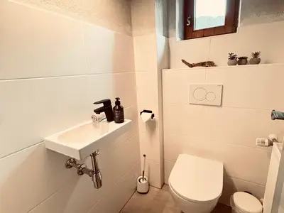 separates WC