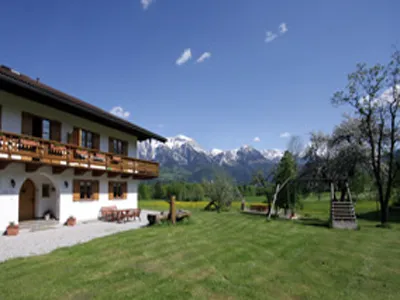 Hausansicht mit Panoramablick