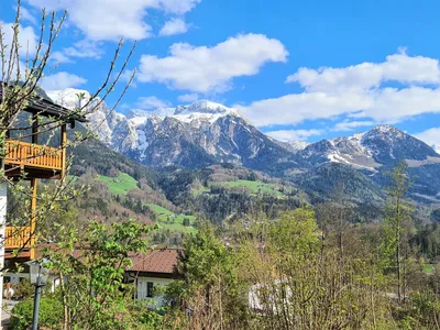 Ausblick und Hausansicht Haus Hienleit Fewo Wanderlust
