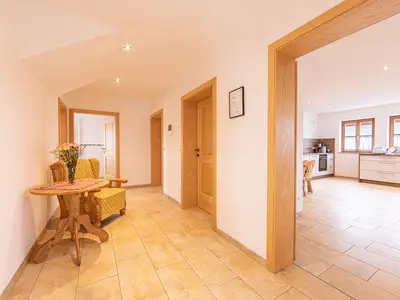 Flur mit Sessel Fewo Watzmannblick