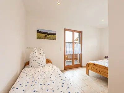 Schlafzimmer mit zwei Einzelbetten Fewo Watzmannblick