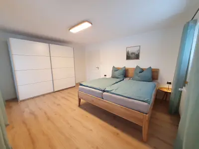 Schlafzimmer 1 Ferienwohnung Göllblick