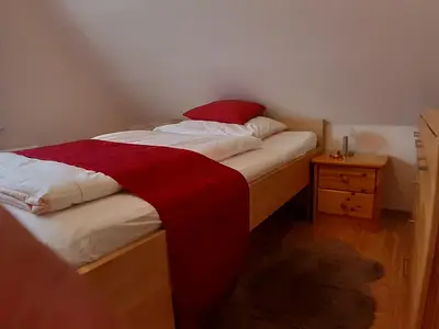 Schlafzimmer klein Bild II