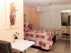 22289483-Ferienwohnung-4-Bitburg-300x225-1