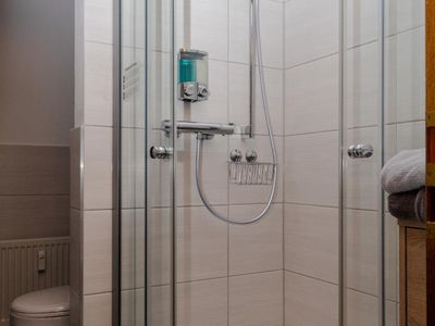 Studio - bequeme Dusche mit Shampoo und Duschgel