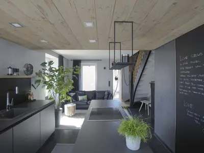 Photo, INSIDE, OUTSIDE