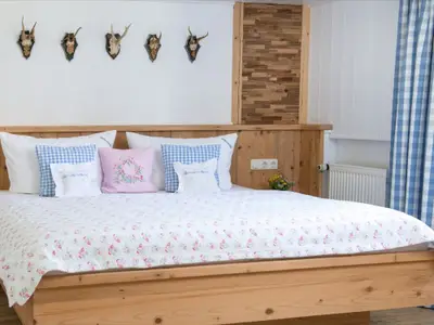 Vollholzmöbel - 180 x 200 cm - Verdunklungsmöglichkeiten