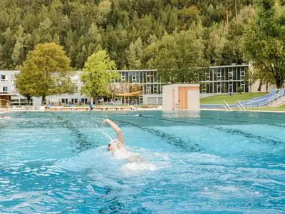 Freizeitbad_Val_Blu_in_Bludenz_im_Sommer_(c)_Hefti