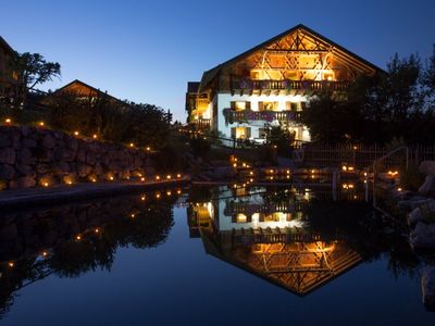 der Bussjägerhof bei Nacht