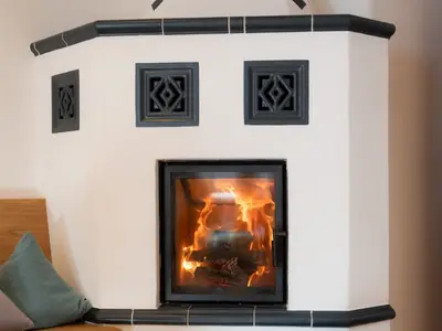 Bussjägerhof Almstube Kachelofen