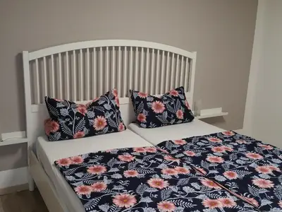 Schlafzimmer 1