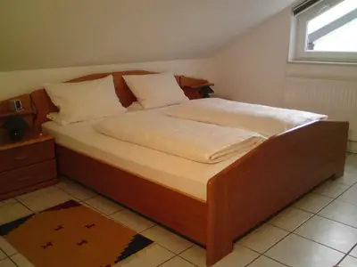 Schlafzimmer 1