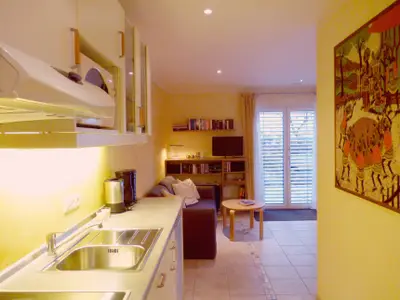 Küche und Wohnzimmer