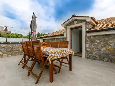 Ferienwohnung für 8 Personen (77 m²) in Malinska 1/10