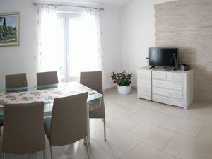 23931674-Ferienwohnung-7-Bol-300x225-1