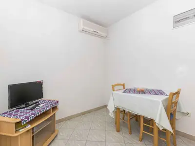 Ferienwohnung für 2 Personen (22 m²) in Bol 7/10