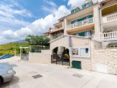 Ferienwohnung für 4 Personen (60 m²) in Bol 1/10