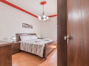 23699818-Ferienwohnung-4-Bolsena-300x225-4