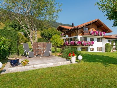 Gästehaus Renn mit Liegewiese und Terrasse