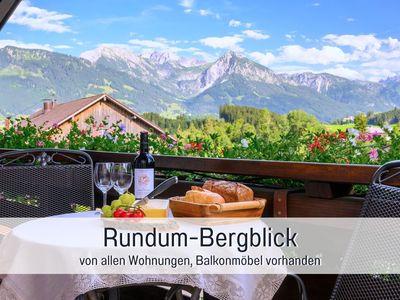 Biohof Burger Balkon und Bergblick
