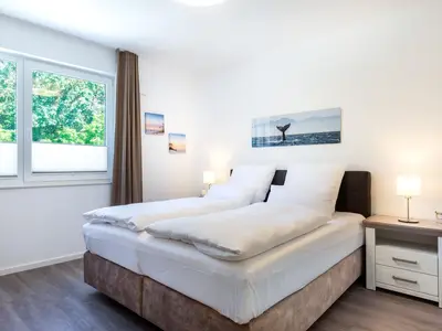 Schlafzimmer "1" mit Boxspringbett (1,80x2,00m)