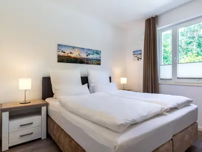 Schlafzimmer "2" mit Boxspringbett (1,80x2,00m)