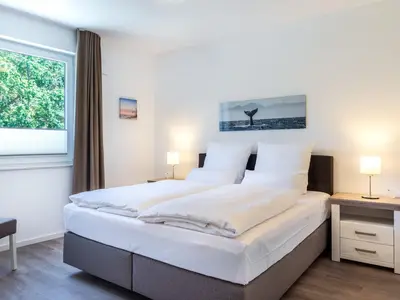 Schlafzimmer "1" mit Boxspringbett (1,80x2,00m)
