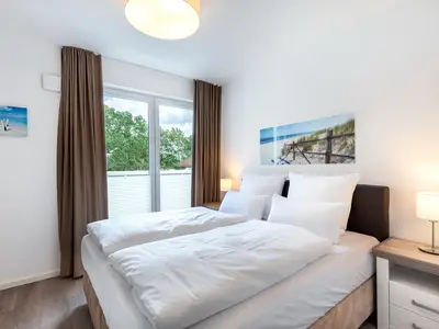 Schlafzimmer "2" mit Boxspringbett (1,80 x 2,00 m)