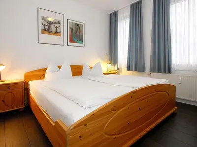 Schlafzimmer mit Doppelbett