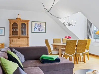 Wohn-Essbereich mit Couch