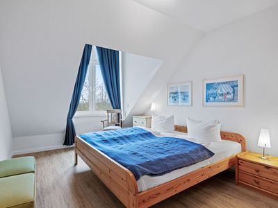 Schlafzimmer mit Doppelbett