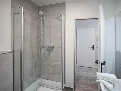 Badezimmer mit Dusche