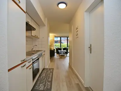 Blick vom Flur in den Wohnbereich