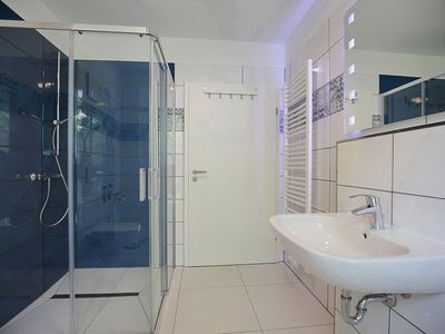 Badezimmer mit Dusche