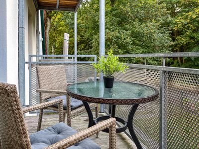 Balkon mit Gartenmöbeln