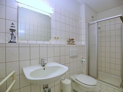 Badezimmer mit Dusche und WC