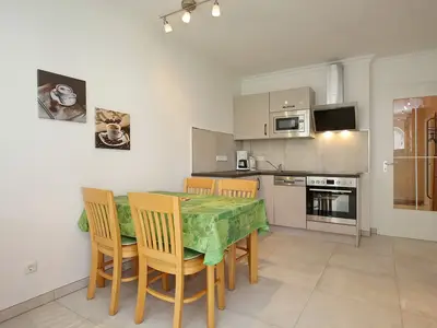 Wohnzimmer mit Blick zur Küche