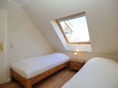 erstes Schlafzimmer mit Einzelbetten