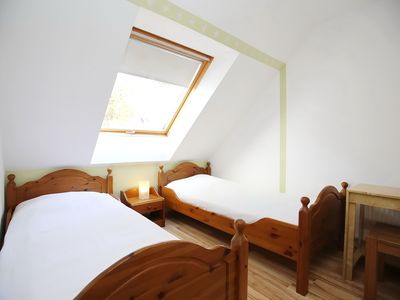 erstes Schlafzimmer mit Einzelbetten