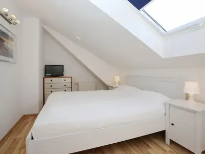 zweites Schlafzimmer im Dachgeschoss