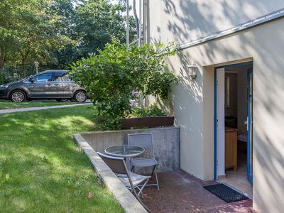 Terrasse mit Gartenmöbeln