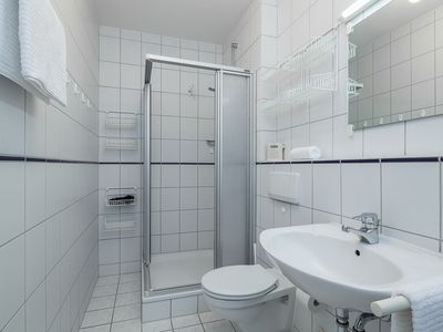 Badezimmer mit Dusche und WC