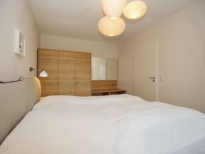 Schlafzimmer mit Kleiderschrank